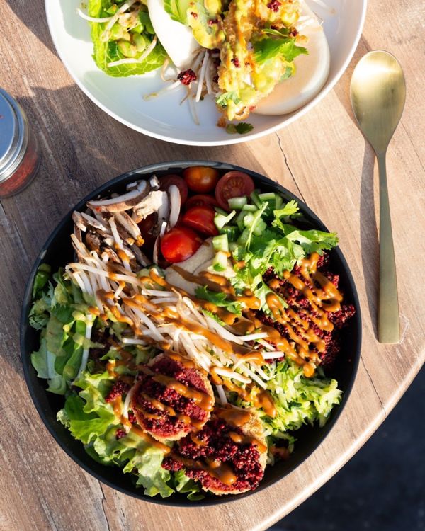 Gr. Bowl mit Hähnchenfilet