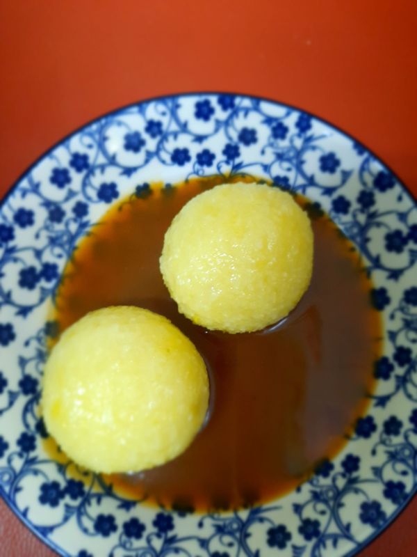 2 Knödel mit Soße
