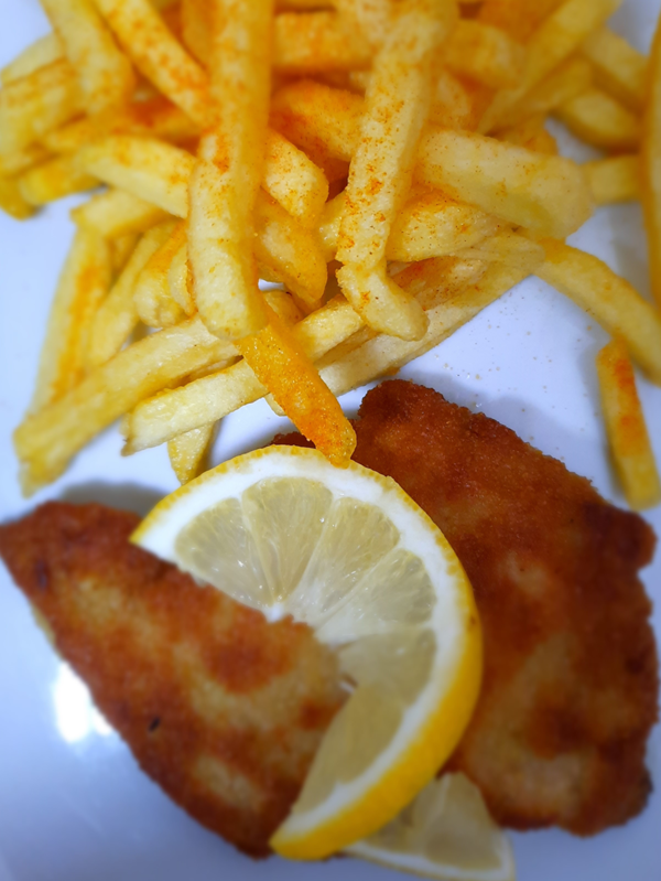 Kinderschnitzel mit Pommes