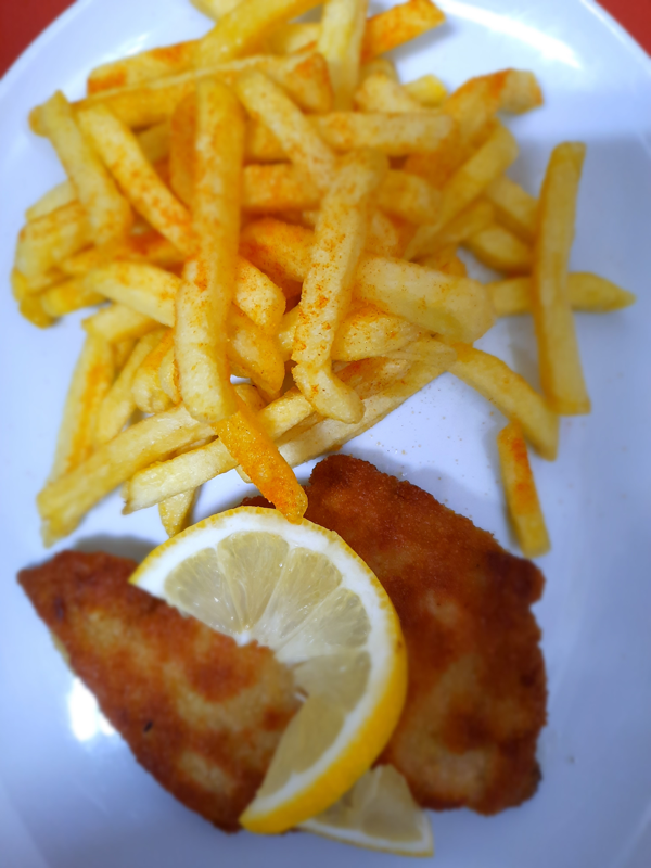 Kinderschnitzel mit Pommes