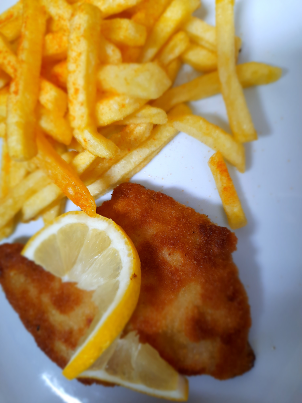 Kinderschnitzel mit Pommes
