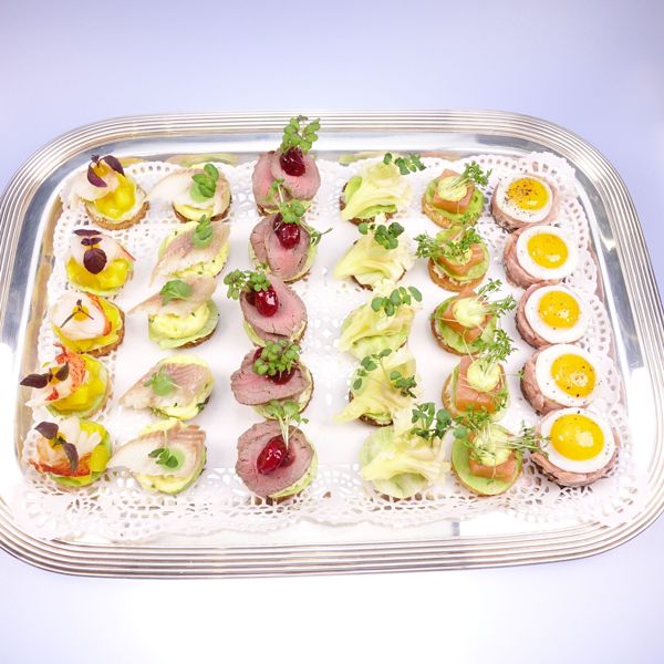 Canapé - Schnittchen - Häppchen (Platte mit 30 Stück)