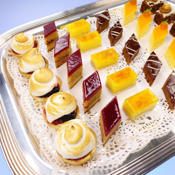 Süße Canapé - Petit Fours (Platte mit 30 Stück)