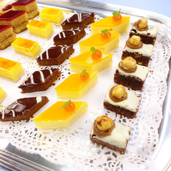 Süße Canapé - Petit Fours (Platte mit 30 Stück)