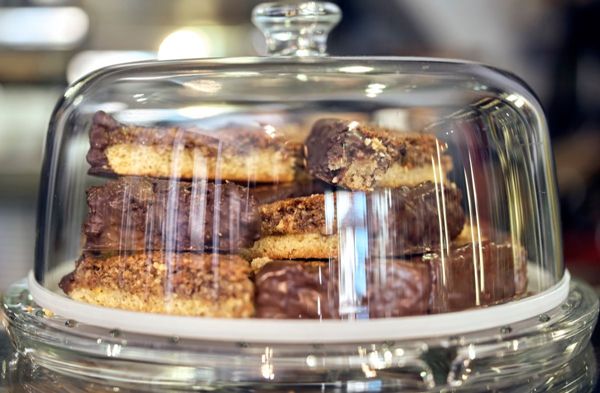 Wir wollen guten Kaffee überall verfügbar machen. Bei uns im Café oder bei Euch daheim. Wir haben für alle eine Lösung.